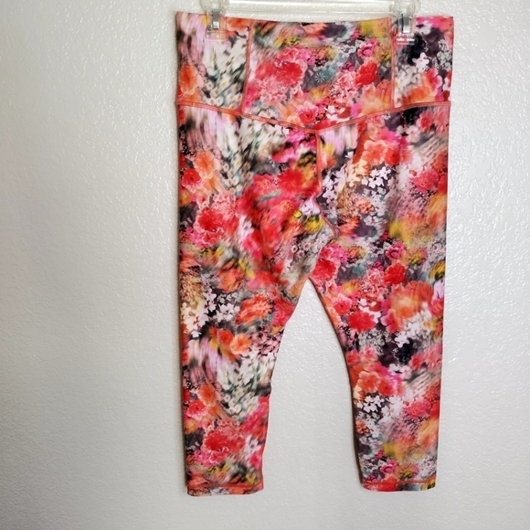 Athleta Elation Printed Capri Color Renewed Bloom Spring Pink sz L - Picture 6 of 8